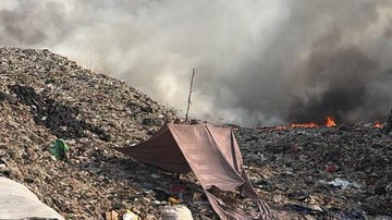 Asap Pekat TPA Jatiwaringin Masih Mengepul, Ancaman Kesehatan Pernapasan Meningkat