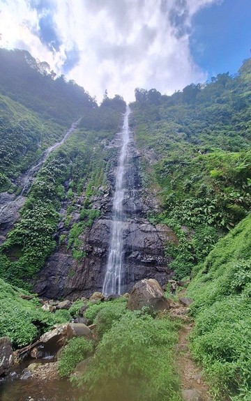 Air Terjun Tretes yang disebut-sebut tertinggi di Jawa Timur ini tak pernah sepi pengunjung. Foto: Dishut Pemprov Jatim