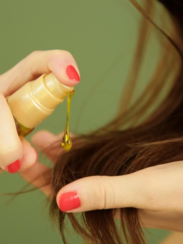 Rahasia Ahli Tata Rambut: Teknik Tepat Mengaplikasikan Hair Oil Agar Rambut Tetap Bervolume dan Tidak Lepek
