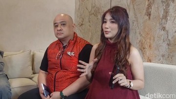 Fangfang dan pengacaranya saat ditemui di kawasan Jakarta. Foto: Ahsan/detikHOT