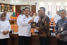 Bupati Blora Arief Rohman menyambut Bupati Boyolali Agus Irawan dalam kunjungan kerja Pemkab Boyolali di Ruang Pertemuan Setda Kabupaten Blora, Rabu (8/7/2026). (Dok. Setda Blora/Lingkar.news)