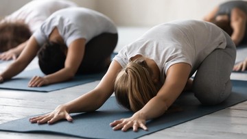 Atasi Gelisah Malam: Rutinitas Yoga Ringan untuk Tidur Berkualitas