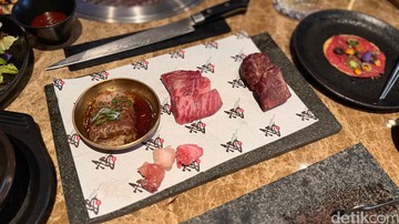 Pecinta beefsteak yang ingin menikmati potongan daging premium dengan sensasi berbeda bisa mampir ke AB Steak. Salah satu lokasinya bisa ditemukan di dalam Senayan City Mall, Jakarta Selatan. Foto: Detikcom / Atiqa Rana