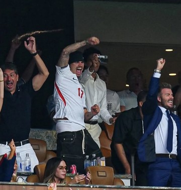 Momen Langka: Keluarga Beckham Rayakan Kemenangan Inggris, Reaksi Victoria Jadi Perbincangan