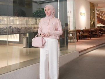 Larissa Chou kini berstatus single setelah bercerai untuk kedua kali. Ia saat ini lebih menikmati hidup bersama anak-anaknya. 