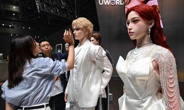 Robot Humanoid UBTECH Debut di Catwalk, Tuai Protes Netizen Akibat Gerakan Kaku Mirip Zombi