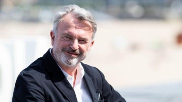 Ungkapan duka mengalir deras usai meninggalnya bintang Jurassic Park, Sam Neill. Foto: Getty Images for AFI/Rocket K