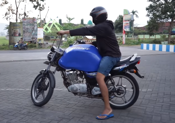 Ilustrasi: Suzuki Thunder 125 Dominasi SPBU Bekasi, Picu Antrean Panjang dan Keluhan Warga