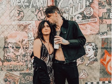 Vokalis Band Metal Beartooth Akhiri Pernikahan Usai Ungkap Identitas Gay