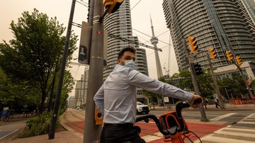 Asap Kebakaran Hutan Kompak dengan Panas, Udara Toronto Menipis Ancaman Kesehatan