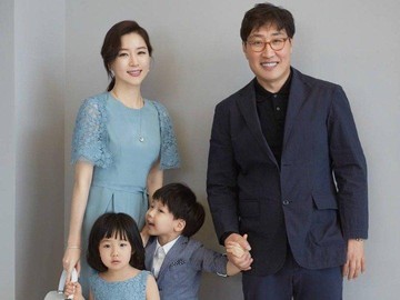 Lee Young Ae & Suami CEO Tampil Awet Muda di Usia Senja, Netizen Terpana