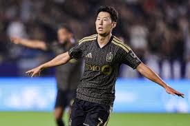 LAFC forward Son Heung-min celebrates after scoring a goal during a Major League Soccer (MLS) match between Los Angeles Football Club (LAFC) and the LA Galaxy at Dignity Health Sports Park in Carson, California, Saturday (local time).  EPA-Yonhap
