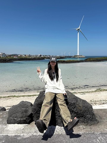 Rahasia Gaya Santai ala Jisoo BLACKPINK: Nyaman dan Chic di Luar Panggung