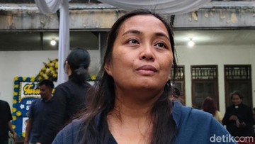 Kenangan Terasa Dekat: Sang Istri Tak Beranjak dari Ranjang Peninggalan Mendiang Temon