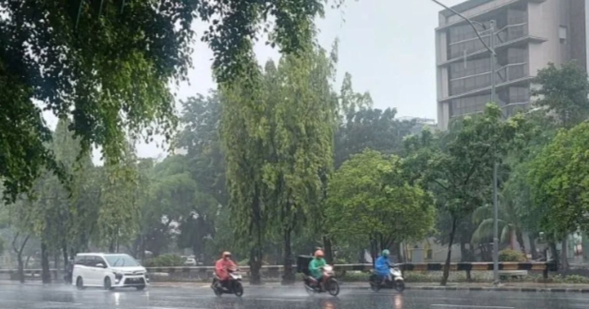 BMKG: Cuaca Cerah Berawan Mendominasi Jakarta, Hujan Ringan Berpotensi Terjadi di Dua Wilayah