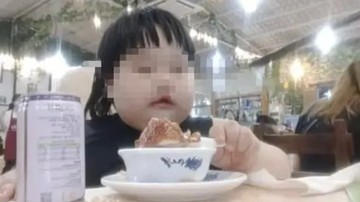 Bocah 3 Tahun Capai 35 Kg Akibat Tren Mukbang, Orang Tua Tuai Kritikan