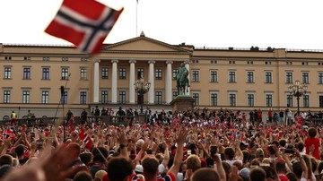 Timnas Norwegia saat pulang kampung ke Oslo. Foto: REUTERS/Tom Little