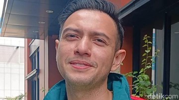 Rifky Balweel menceritakan kesenangannya berburu konsol game jadul. Foto: Febryantino/detikcom