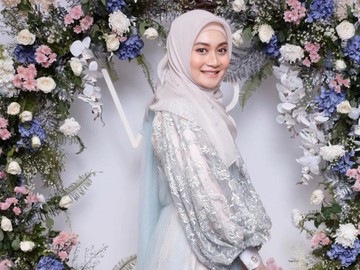 Ayu Pratiwi telah menikah pada Minggu, 19 Juli 2026. Ini suaminya yang difoto tampak belakang. (Foto: dok Instagram ayupratiwi)
