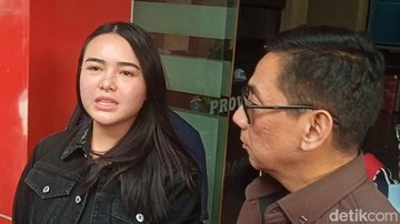 Amanda Maopop ceritakan tindakan mantan pelaku diduga lakukan praktik mistis di rumahnya. Foto: Muhammad Ahsan Nurrijal/detikcom