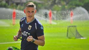Pelatih Timnas Indonesia John Herdman memimpin sesi latihan di Training Center Bali United, Pantai Purnama, Gianyar, Bali, Kamis (23/7/2026). ANTARA FOTO/Fikri Yusuf 