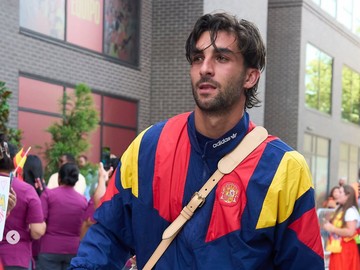Mesra di Pesta Juara Piala Dunia, Ferran Torres Dekati Penyanyi Ana Mena?