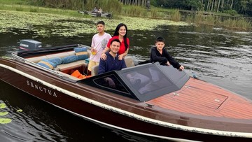 Anak-anak Titi Kamal lebih antusias jalan-jalan ke alam terbuka ketimbang mal. Foto: Instagram @titi_kamall