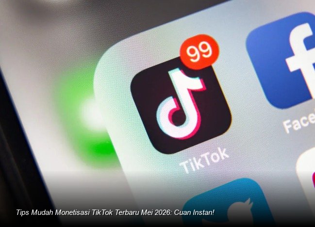 Ilustrasi smartphone menampilkan notifikasi transfer uang dari TikTok di samping deretan produk yang dipromosikan melalui fitur *affiliate*.