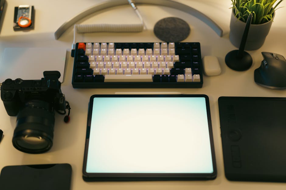 Seorang profesional muda sedang melihat grafik pertumbuhan portofolio hijau yang meningkat tajam pada layar tablet dengan latar belakang gedung perkantoran modern.